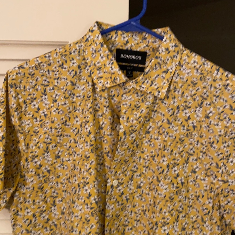 Men’s Bonobos Slim Fit Short Sleeve Dress Shirt. Medium tall. 100% cotton.